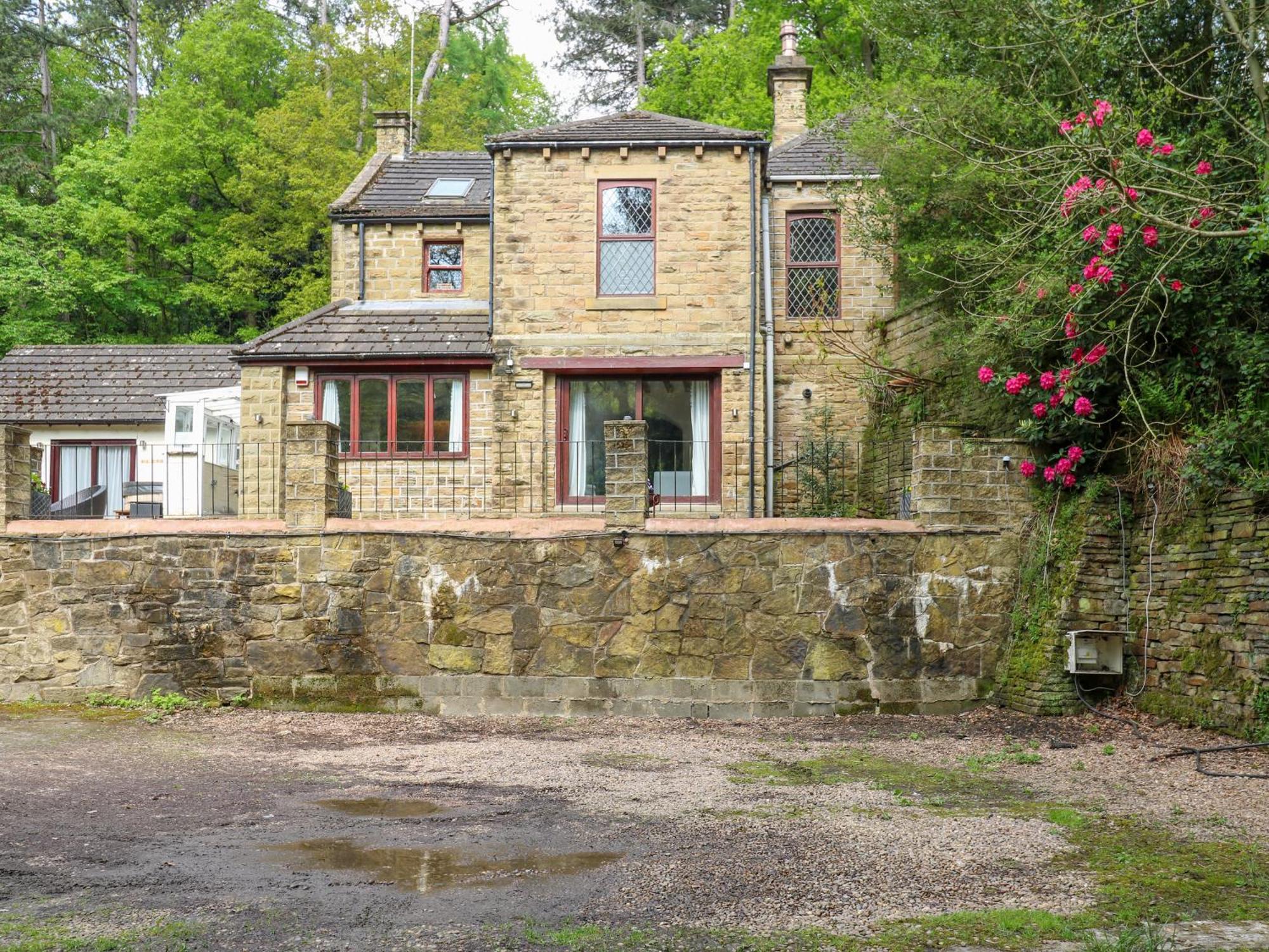 Highwood Lodge Huddersfield Exterior foto